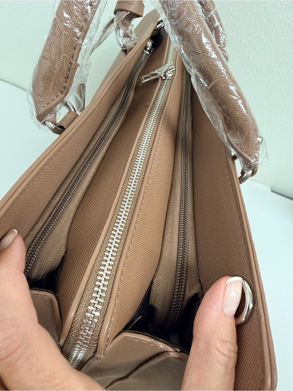 New Large Laptop Tan leather handbag for work with 3 large compartments - Picture 5 of 9